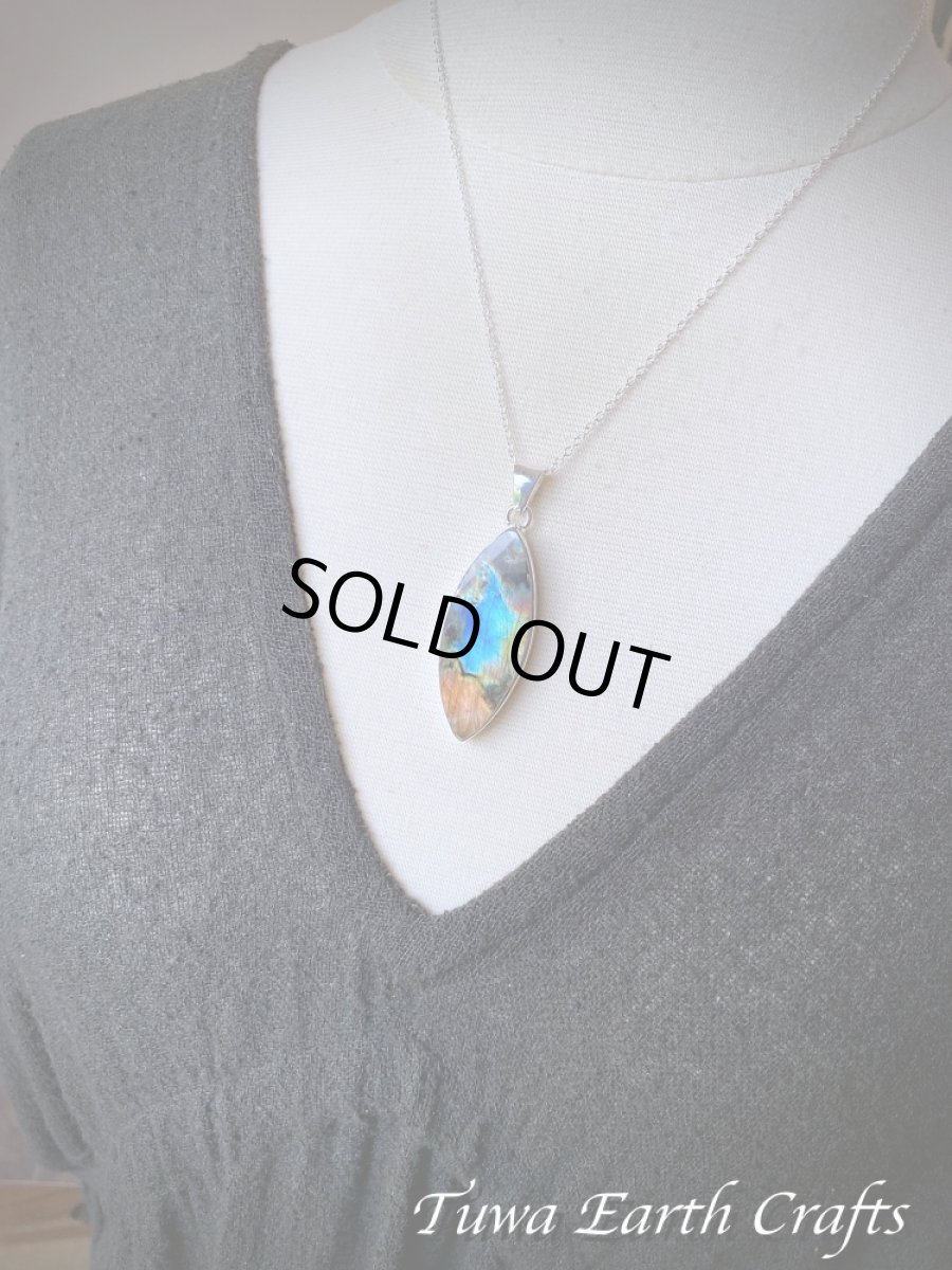 画像12: 石全長4.2cm 大ぶり♪ 高品質スペクトロライト ペンダントトップ レインボーラブラドライト 1点もの 神秘的オレンジ・ブルー・ゴールド シラー パワーストーン天然石 お守りアクセサリー ヒーリングジュエリー スピリチュアル (12)