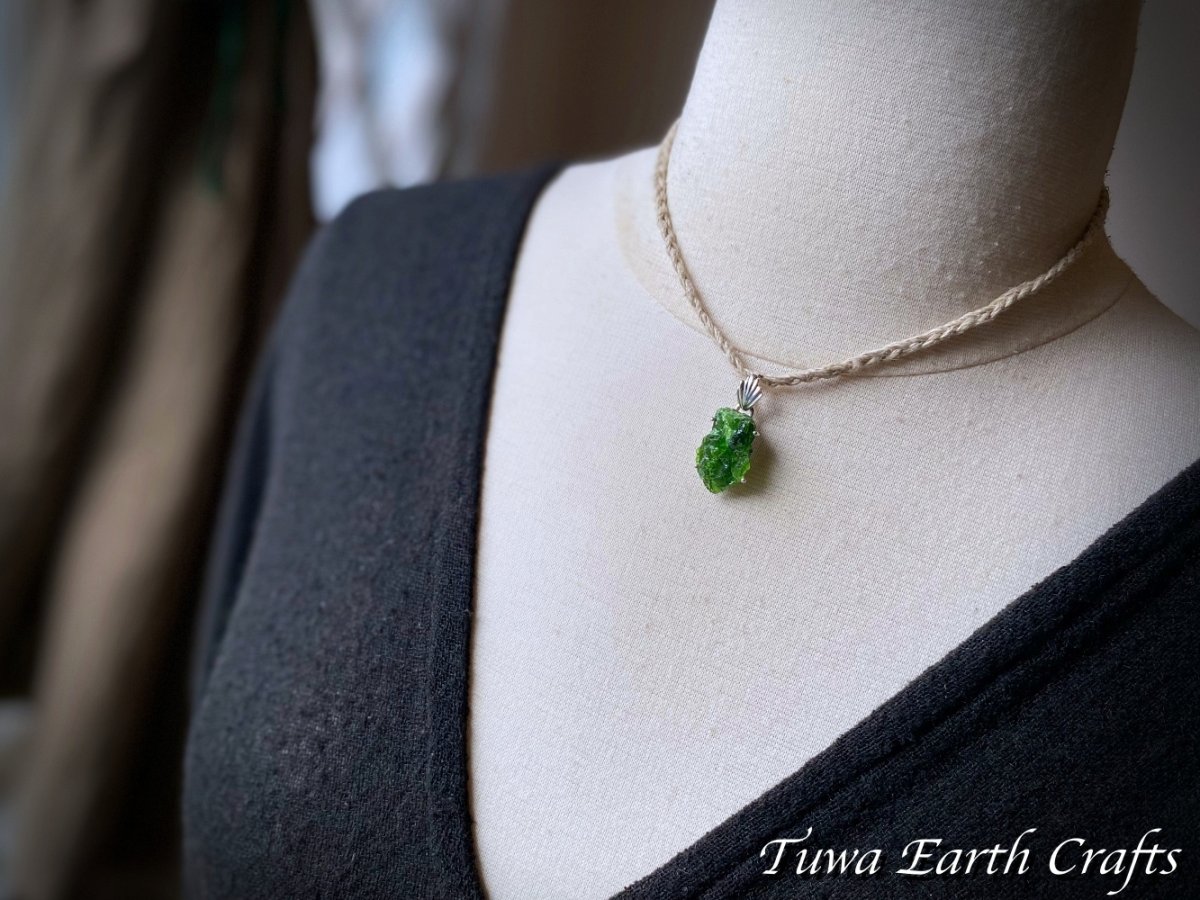 画像18: 【ストレス除去・ポジティブ思考】1点物 高品質 クロムダイオプサイド原石ペンダントトップ ダイオプサイト★ヒーリングストーン天然石ジュエリー パワーストーンお守りアクセサリー (18)