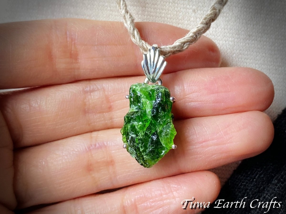 画像21: 【ストレス除去・ポジティブ思考】1点物 高品質 クロムダイオプサイド原石ペンダントトップ ダイオプサイト★ヒーリングストーン天然石ジュエリー パワーストーンお守りアクセサリー (21)
