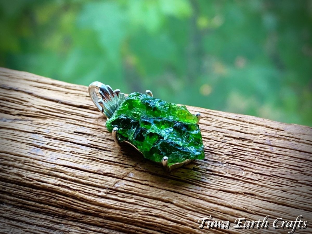 画像7: 【ストレス除去・ポジティブ思考】1点物 高品質 クロムダイオプサイド原石ペンダントトップ ダイオプサイト★ヒーリングストーン天然石ジュエリー パワーストーンお守りアクセサリー (7)