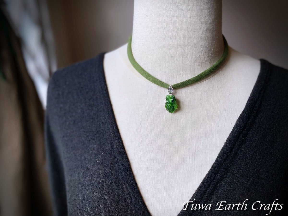 画像23: 【ストレス除去・ポジティブ思考】1点物 高品質 クロムダイオプサイド原石ペンダントトップ ダイオプサイト★ヒーリングストーン天然石ジュエリー パワーストーンお守りアクセサリー (23)