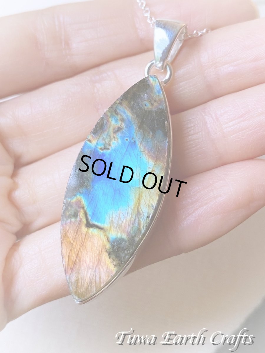 画像3: 石全長4.2cm 大ぶり♪ 高品質スペクトロライト ペンダントトップ レインボーラブラドライト 1点もの 神秘的オレンジ・ブルー・ゴールド シラー パワーストーン天然石 お守りアクセサリー ヒーリングジュエリー スピリチュアル (3)