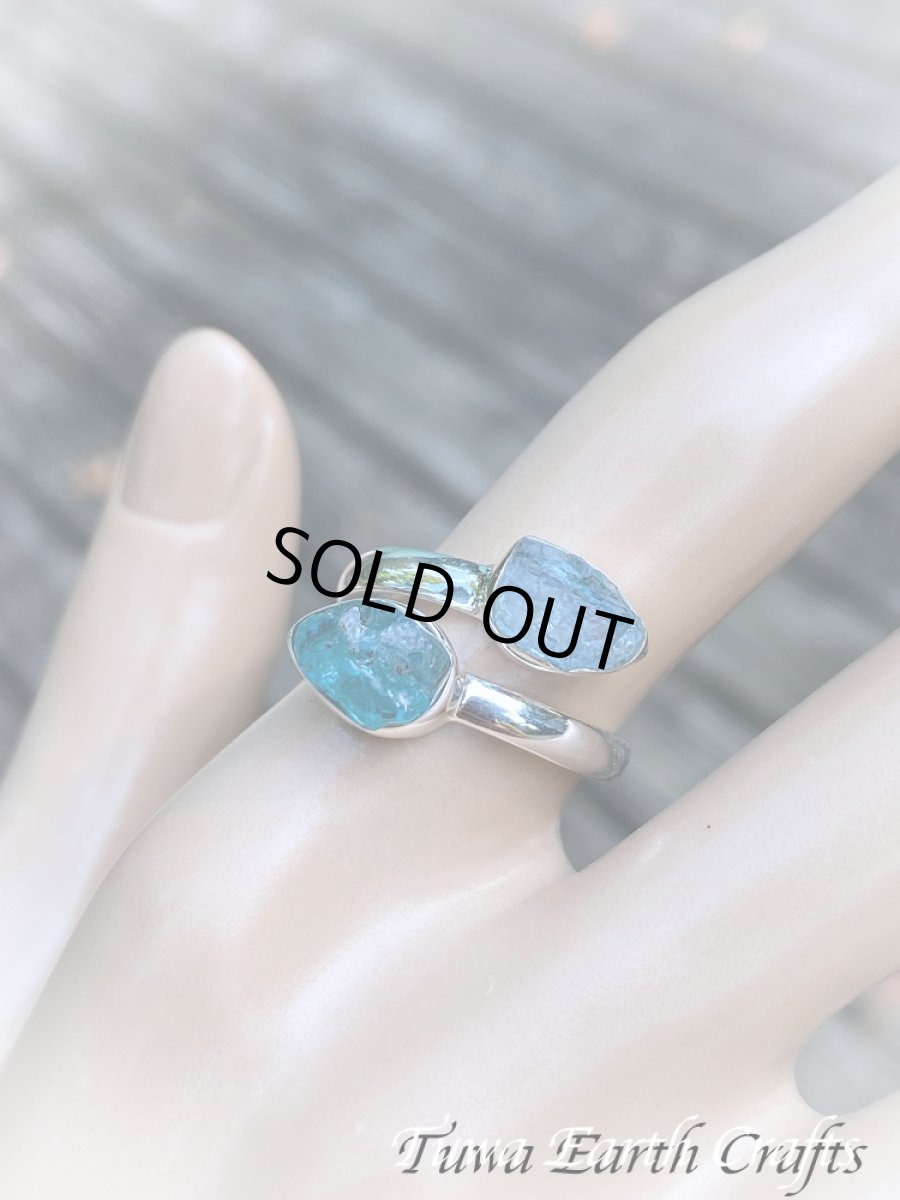 画像9: 【モチベーションアップ・意志の強化】高品質ネオンブルーアパタイト ＆アクアマリン原石 リング 指輪 サイズ調節可能 15号 16号 17号 18号 ヒーリング天然石パワーストーンアクセサリー お守り スピリチュアルジュエリー 　 (9)