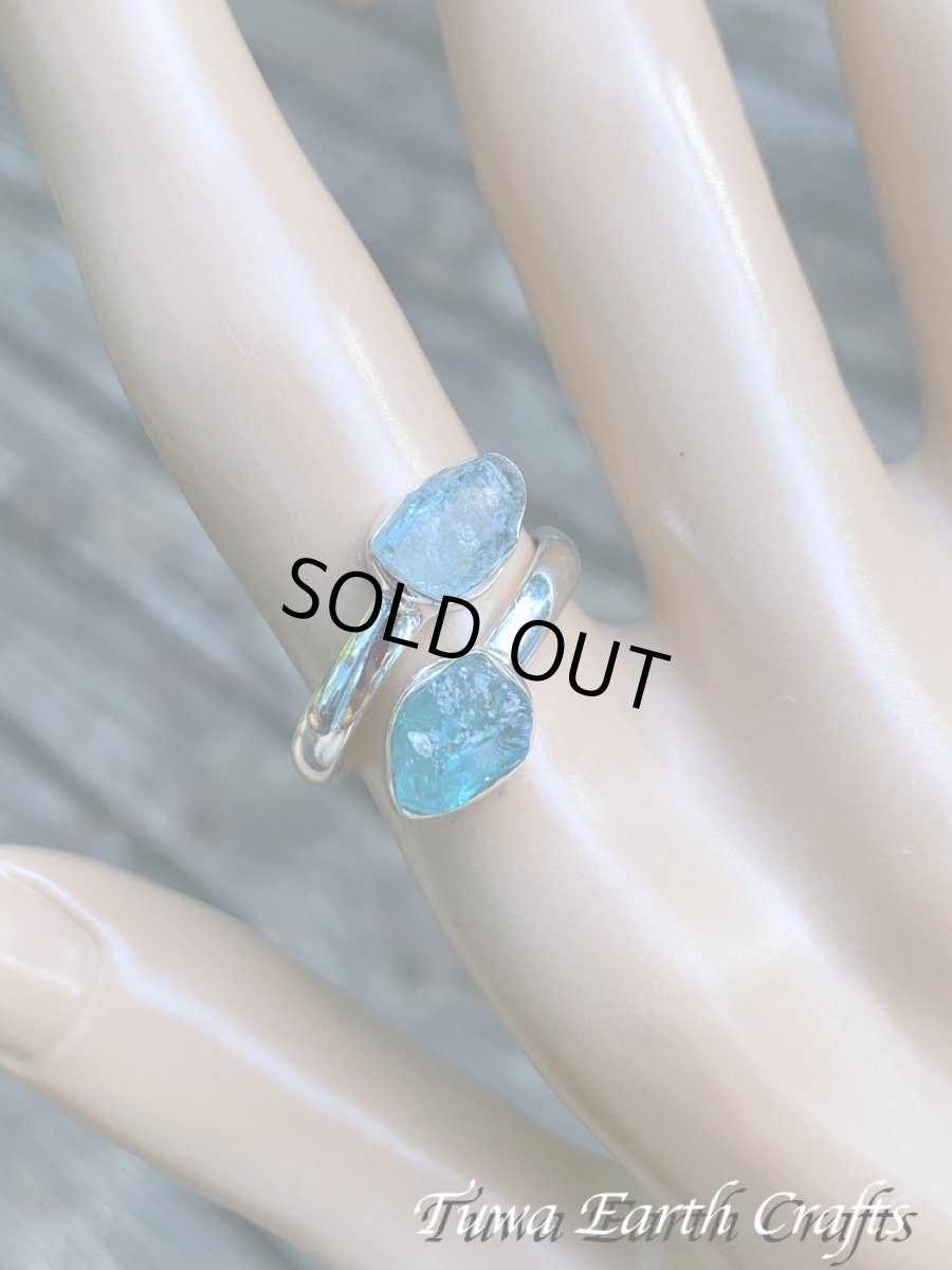 画像8: 【モチベーションアップ・意志の強化】高品質ネオンブルーアパタイト ＆アクアマリン原石 リング 指輪 サイズ調節可能 15号 16号 17号 18号 ヒーリング天然石パワーストーンアクセサリー お守り スピリチュアルジュエリー 　 (8)