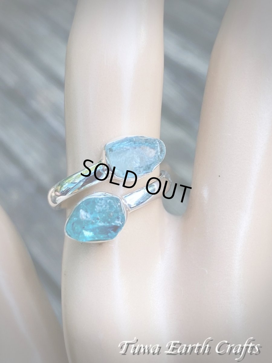 画像13: 【モチベーションアップ・意志の強化】高品質ネオンブルーアパタイト ＆アクアマリン原石 リング 指輪 サイズ調節可能 15号 16号 17号 18号 ヒーリング天然石パワーストーンアクセサリー お守り スピリチュアルジュエリー 　 (13)