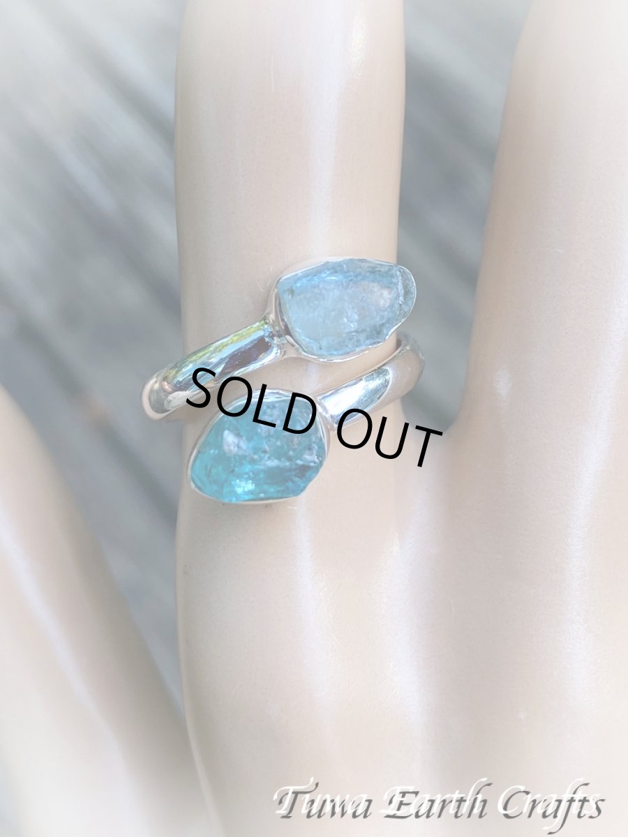 画像10: 【モチベーションアップ・意志の強化】高品質ネオンブルーアパタイト ＆アクアマリン原石 リング 指輪 サイズ調節可能 15号 16号 17号 18号 ヒーリング天然石パワーストーンアクセサリー お守り スピリチュアルジュエリー 　 (10)