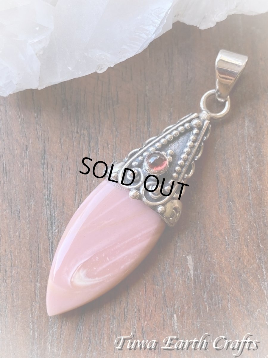 画像2: 【女性性の向上・創造力UP】高品質ピンクオパール ペンダントトップ with ガーネット★１点もの 天然石パワーストーンお守りアクセサリー ヒーリングジュエリー スピリチュアル (2)