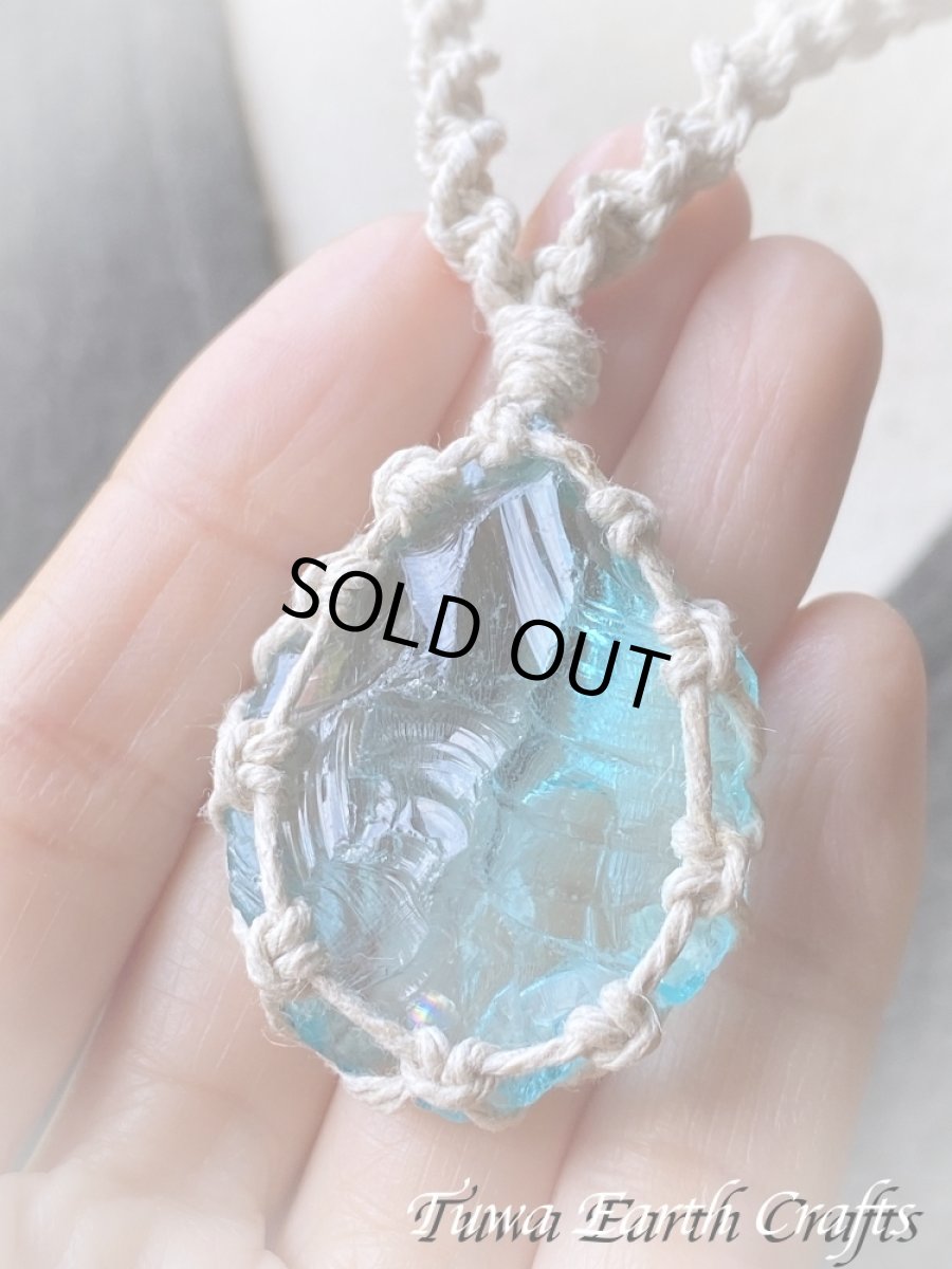 画像41: 地球と身体に優しいヘンプ素材 虹入り♪ 高品質アンダラクリスタル（シエラネバダ産）ネックレス・ペンダント アクアブルー 水色  シンプル＆ナチュラル マクラメ 麻 1点ものパワーストーン 天然石 ハンドメイドアクセサリー スピリチュアル お守り ヒーリングジュエリー (41)