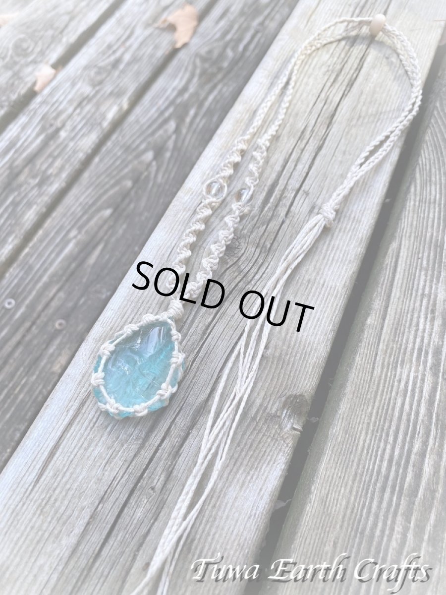 画像21: 地球と身体に優しいヘンプ素材 虹入り♪ 高品質アンダラクリスタル（シエラネバダ産）ネックレス・ペンダント アクアブルー 水色  シンプル＆ナチュラル マクラメ 麻 1点ものパワーストーン 天然石 ハンドメイドアクセサリー スピリチュアル お守り ヒーリングジュエリー (21)