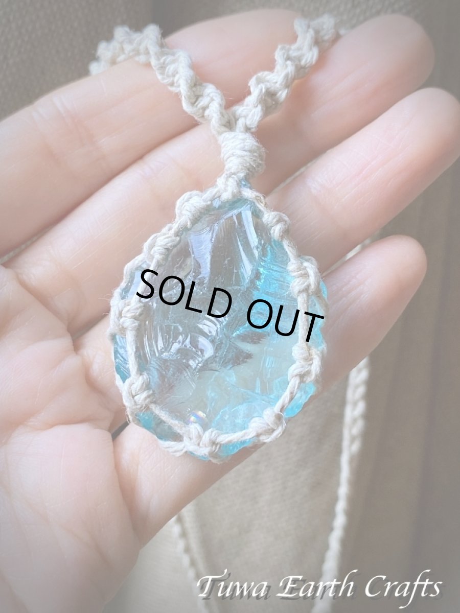 画像45: 地球と身体に優しいヘンプ素材 虹入り♪ 高品質アンダラクリスタル（シエラネバダ産）ネックレス・ペンダント アクアブルー 水色  シンプル＆ナチュラル マクラメ 麻 1点ものパワーストーン 天然石 ハンドメイドアクセサリー スピリチュアル お守り ヒーリングジュエリー (45)
