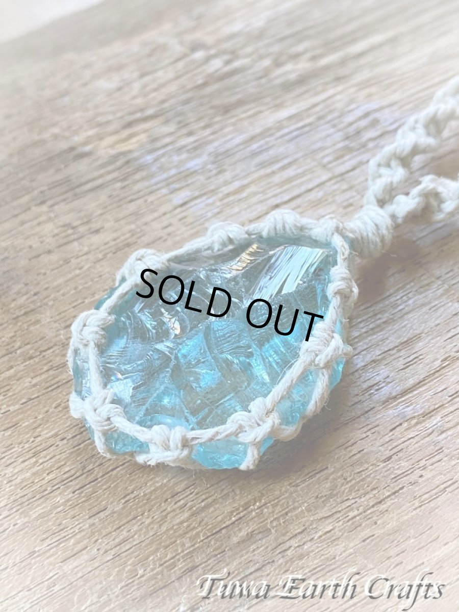 画像18: 地球と身体に優しいヘンプ素材 虹入り♪ 高品質アンダラクリスタル（シエラネバダ産）ネックレス・ペンダント アクアブルー 水色  シンプル＆ナチュラル マクラメ 麻 1点ものパワーストーン 天然石 ハンドメイドアクセサリー スピリチュアル お守り ヒーリングジュエリー (18)