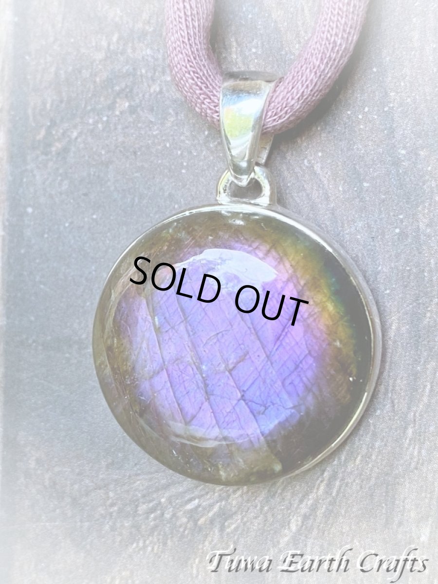 画像9: レア希少 パープル〜ピンク まんまる高品質ラブラドライト ペンダントトップ　1点もの 大ぶり ピンクラブラドライト パワーストーン天然石お守りアクセサリー　ヒーリングジュエリー スピリチュアル (9)