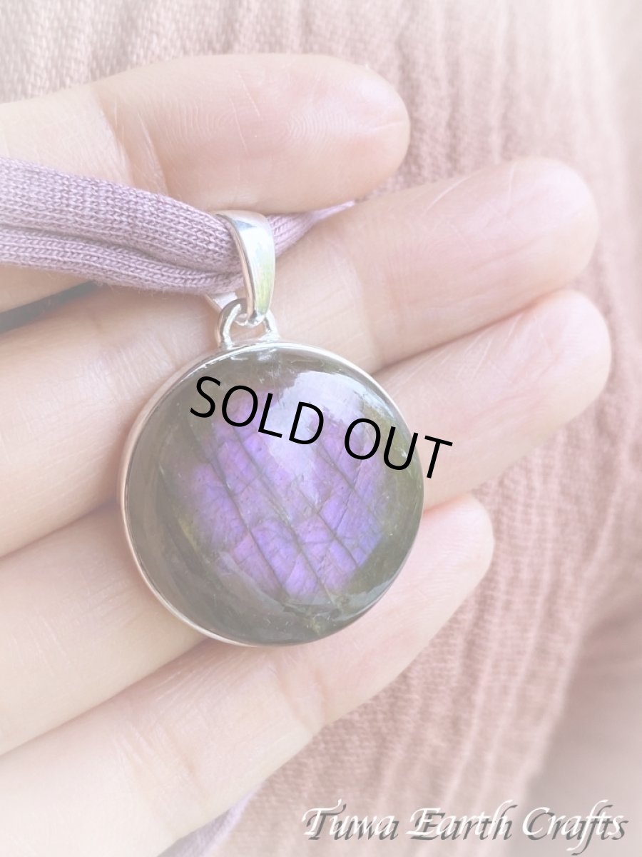 画像14: レア希少 パープル〜ピンク まんまる高品質ラブラドライト ペンダントトップ　1点もの 大ぶり ピンクラブラドライト パワーストーン天然石お守りアクセサリー　ヒーリングジュエリー スピリチュアル (14)