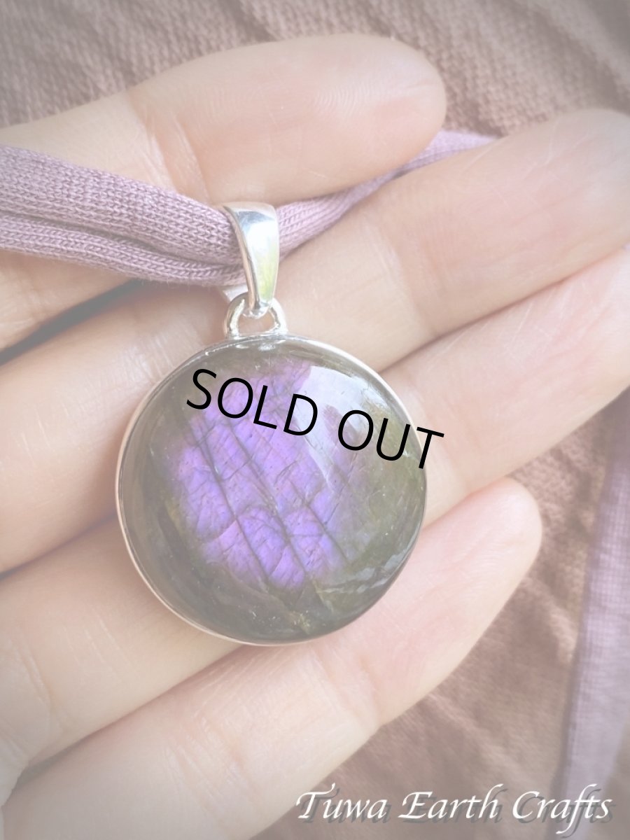 画像4: レア希少 パープル〜ピンク まんまる高品質ラブラドライト ペンダントトップ　1点もの 大ぶり ピンクラブラドライト パワーストーン天然石お守りアクセサリー　ヒーリングジュエリー スピリチュアル (4)