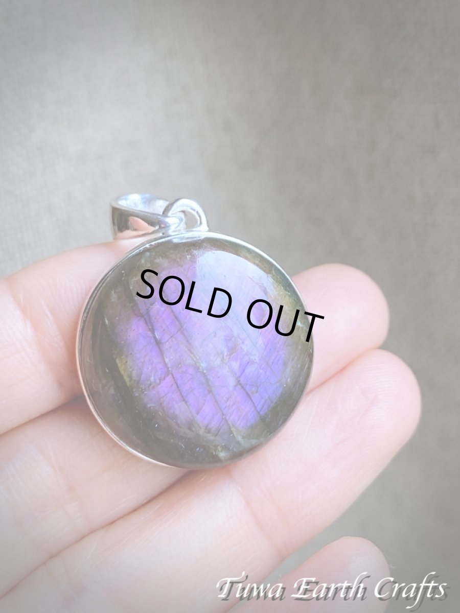 画像16: レア希少 パープル〜ピンク まんまる高品質ラブラドライト ペンダントトップ　1点もの 大ぶり ピンクラブラドライト パワーストーン天然石お守りアクセサリー　ヒーリングジュエリー スピリチュアル (16)