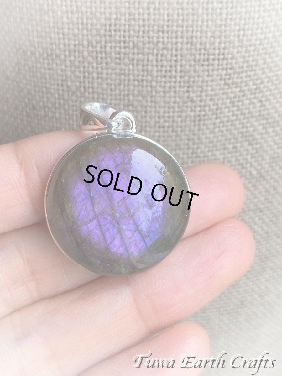 画像17: レア希少 パープル〜ピンク まんまる高品質ラブラドライト ペンダントトップ　1点もの 大ぶり ピンクラブラドライト パワーストーン天然石お守りアクセサリー　ヒーリングジュエリー スピリチュアル (17)