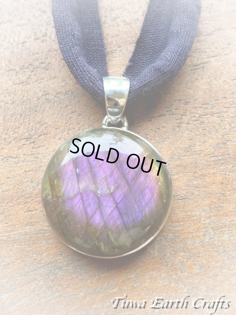 画像25: レア希少 パープル〜ピンク まんまる高品質ラブラドライト ペンダントトップ　1点もの 大ぶり ピンクラブラドライト パワーストーン天然石お守りアクセサリー　ヒーリングジュエリー スピリチュアル (25)