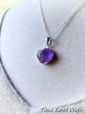 画像16: 【浄化・癒し・護身お守り】高品質アメシスト/アメジスト原石 ペンダントトップ*2月誕生石 紫水晶 鉱物 パワーストーン 天然石 お守り ヒーリング 直観力アップ スピリチュアルアクセサリー　電磁波除去 (16)
