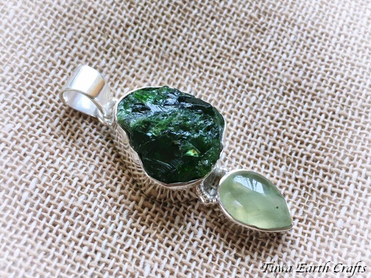 画像9: 【ストレス除去・ポジティブ思考・決断力アップ・癒し効果】虹入り♪ 高品質クロムダイオプサイド原石ペンダント with プレナイト★鉱物・ミネラル★スターリングシルバー１点物 天然石パワーストーンお守りアクセサリー　ヒーリングストーン スピリチュアル (9)