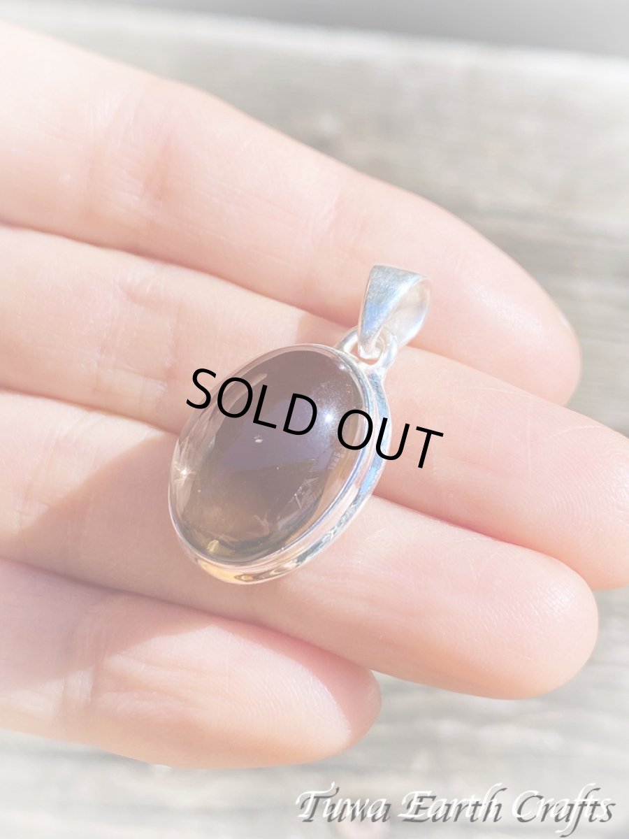 画像9: 【浄化・魔除け】高品質スモーキークォーツ ペンダントトップ 煙水晶 1点もの パワーストーン 天然石アクセサリー　スピリチュアル 精神安定 厄除け 電磁波対策 お守り ヒーリングジュエリー  (9)