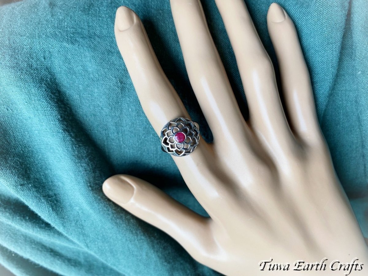 画像7: 【自信・行動力・やる気アップ・プラス思考】1点物 高品質 アフリカ産 天然ルビー指輪リング12号*天然石パワーストーンアクセサリー*シルバーお守りヒーリングジュエリー ロータス 蓮 7月誕生石　金運アップ (7)