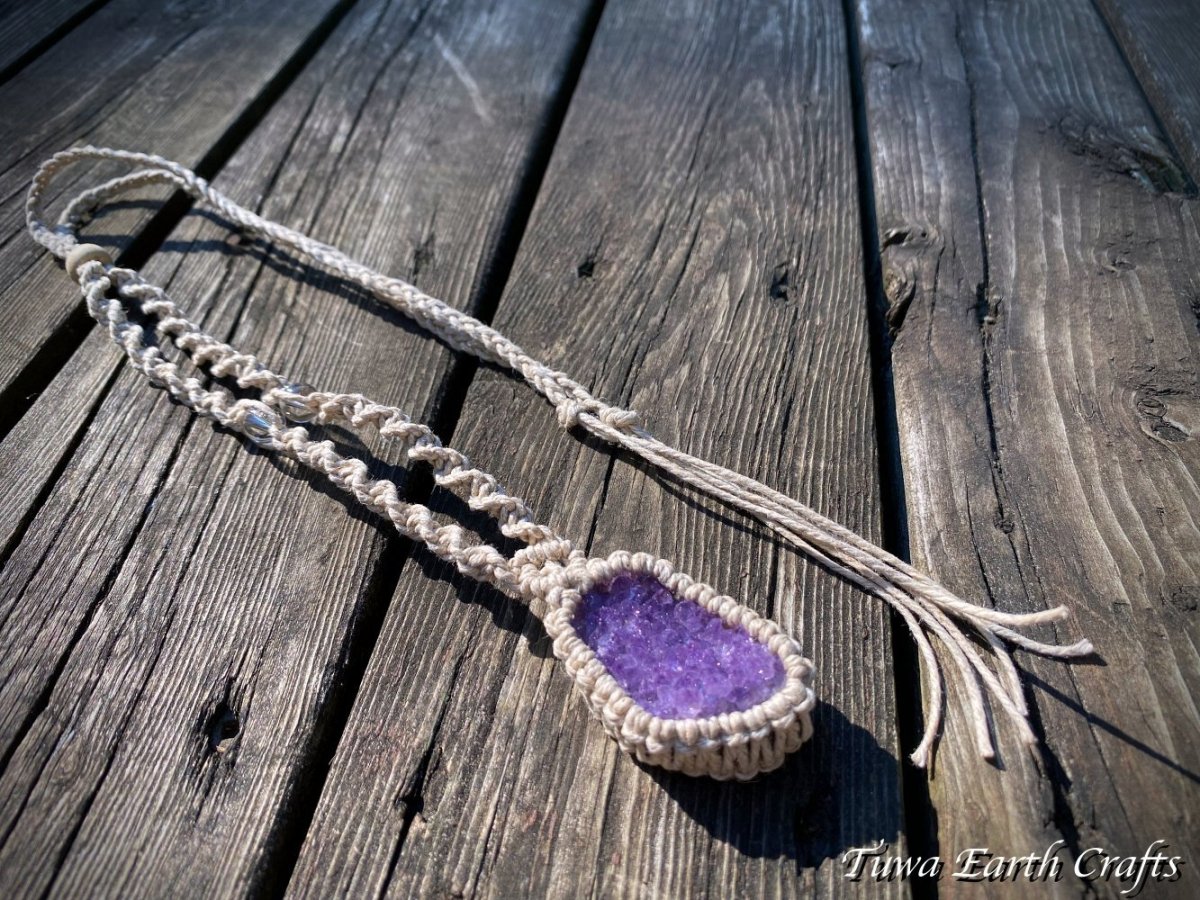 画像10: 地球と体に優しいヘンプ素材 大ぶり高品質アメジスト原石クラスター ネックレス チョーカー ペンダント 1点もの★麻 無染色 生成り ナチュラルオーガニックファッション ハンドメイドお守り天然石ヒーリングストーン マクラメアクセサリー (10)