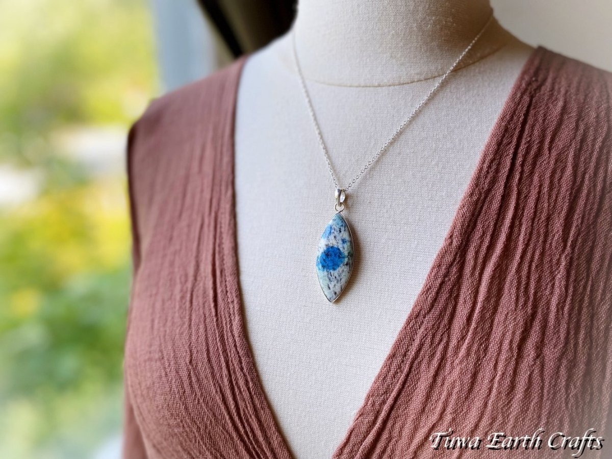 画像15: 【ヒーリング・グラウンディング】大ぶり 高品質　Ｋ２ストーン（K2ブルー・アズライトイングラナイト）　ペンダントトップ★1点もの 天然石パワーストーン　ヒーリングクリスタル　アクセサリー　レアストーン　スピリチュアル (15)
