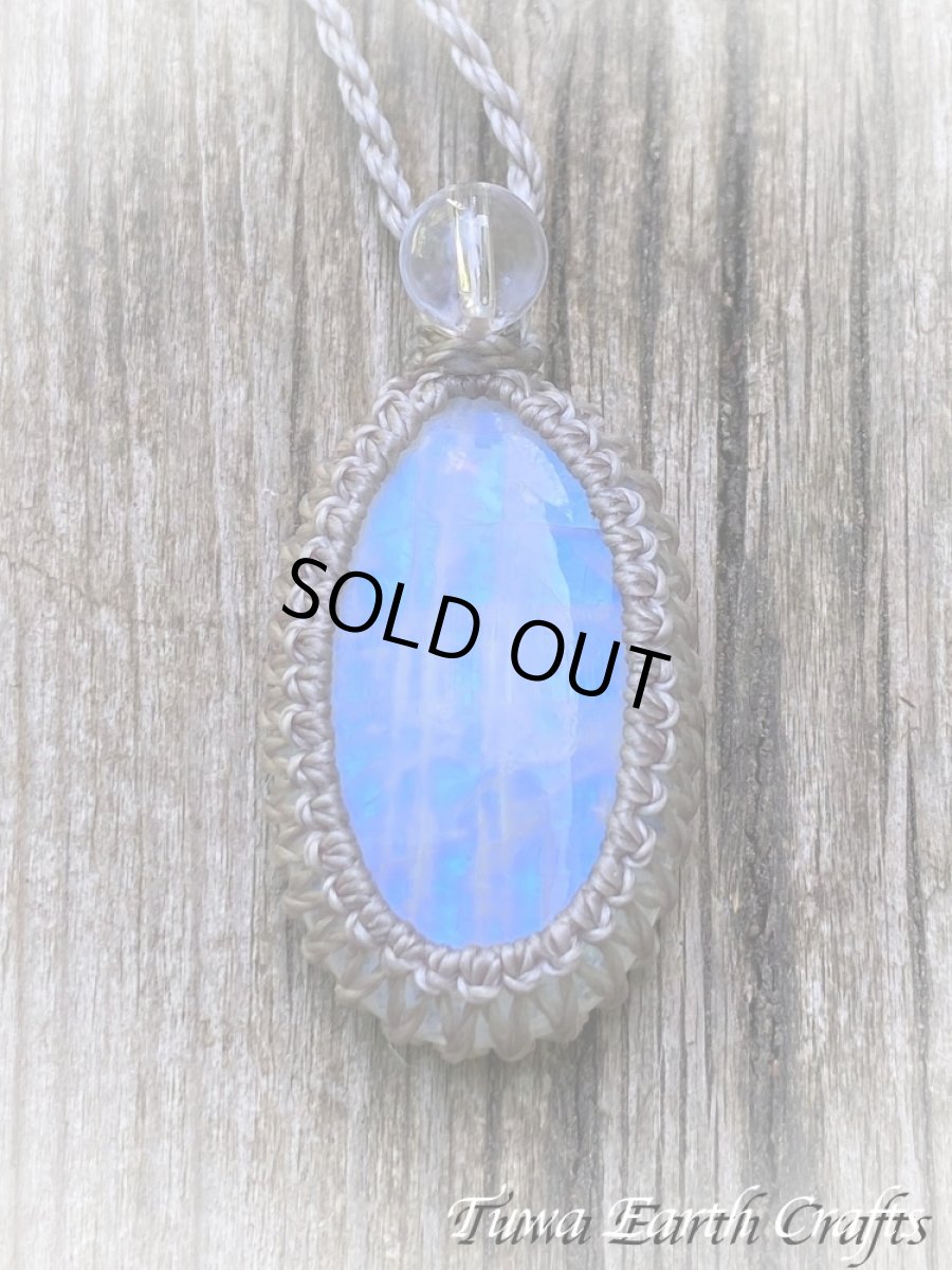 画像4: 【直感力アップ・潜在能力を引き出す】高品質ブルームーンストーン　ペンダント・ネックレス 1点もの 生成り シンプル＆ナチュラル 天然石パワーストーンお守りアクセサリー マクラメ ハンドメイド 癒し効果　6月誕生石 (4)