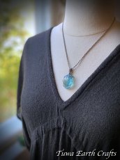 画像17: 高品質アンダラクリスタル（シエラネバダ産）ネックレス・ペンダント アクアブルー エレクトリックブルー  シンプル＆ナチュラル マクラメ 1点もの パワーストーン 天然石 ハンドメイドアクセサリー スピリチュアル お守り ヒーリングジュエリー　癒し効果 (17)