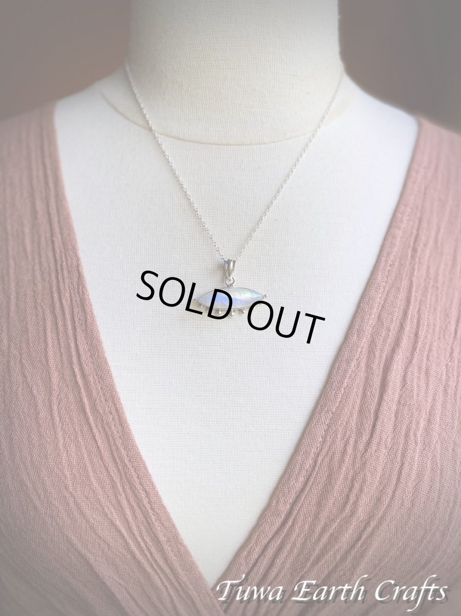 画像16: 【直感力アップ・潜在能力を引き出す】高品質レインボームーンストーン ペンダントトップ＊ヒーリングストーン ジュエリー天然石アクセサリー スピリチュアル 恋愛成就お守り (16)