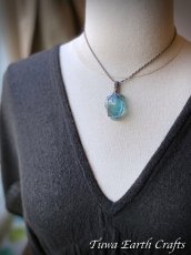 画像12: 高品質アンダラクリスタル（シエラネバダ産）ネックレス・ペンダント アクアブルー エレクトリックブルー  シンプル＆ナチュラル マクラメ 1点もの パワーストーン 天然石 ハンドメイドアクセサリー スピリチュアル お守り ヒーリングジュエリー　癒し効果 (12)