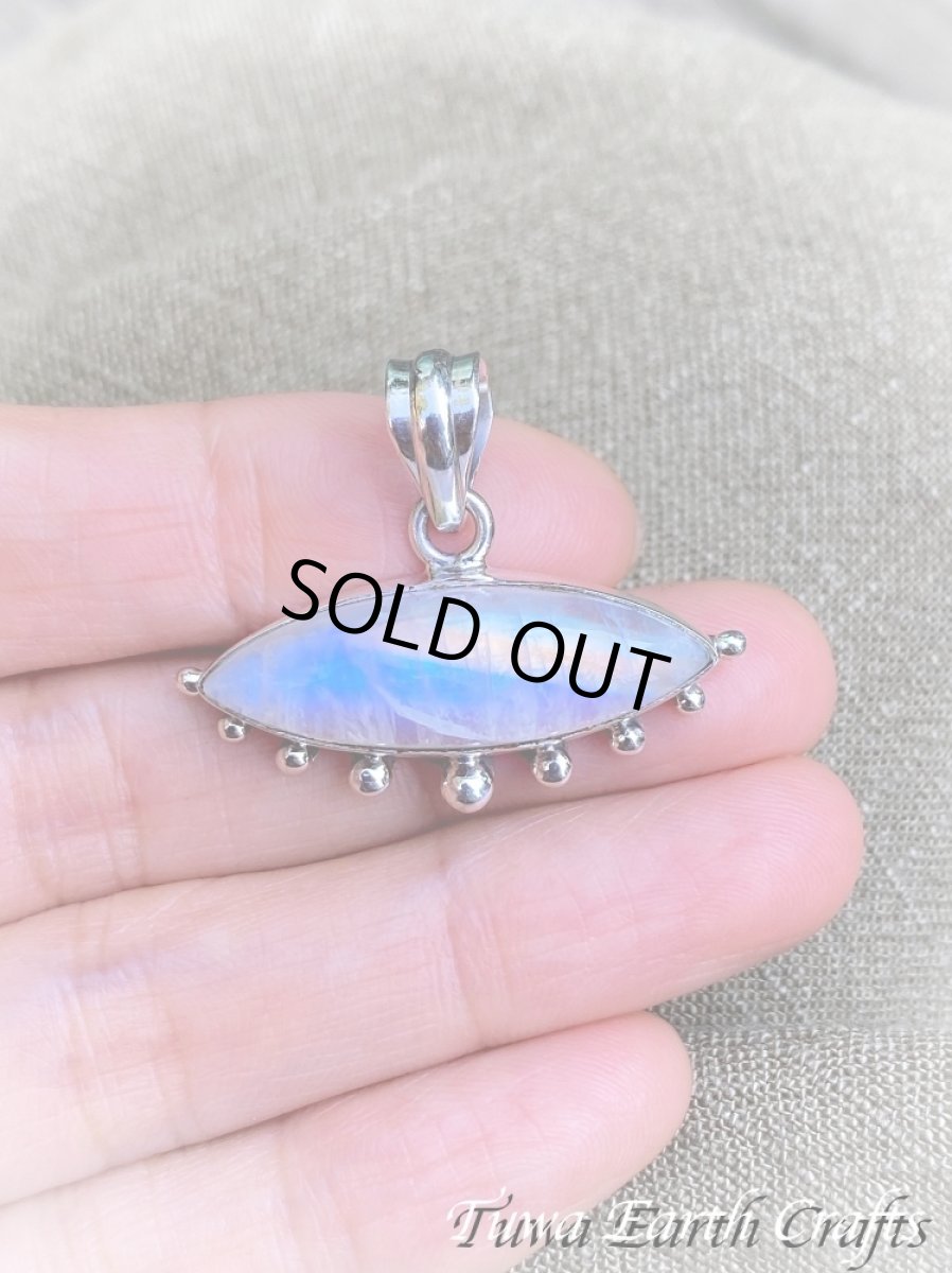 画像12: 【直感力アップ・潜在能力を引き出す】高品質レインボームーンストーン ペンダントトップ＊ヒーリングストーン ジュエリー天然石アクセサリー スピリチュアル 恋愛成就お守り (12)