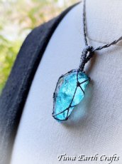 画像16: 高品質アンダラクリスタル（シエラネバダ産）ネックレス・ペンダント アクアブルー エレクトリックブルー  シンプル＆ナチュラル マクラメ 1点もの パワーストーン 天然石 ハンドメイドアクセサリー スピリチュアル お守り ヒーリングジュエリー　癒し効果 (16)