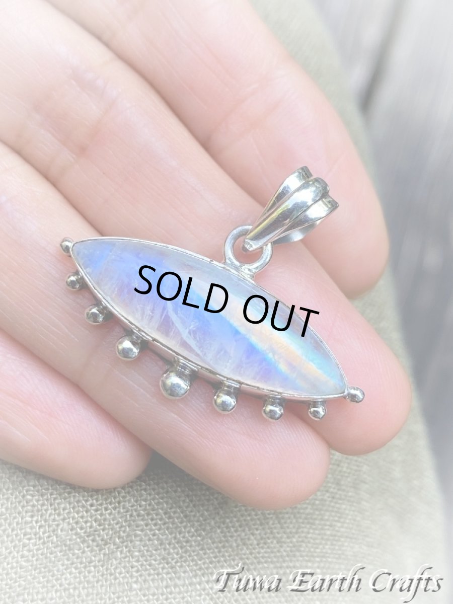 画像15: 【直感力アップ・潜在能力を引き出す】高品質レインボームーンストーン ペンダントトップ＊ヒーリングストーン ジュエリー天然石アクセサリー スピリチュアル 恋愛成就お守り (15)