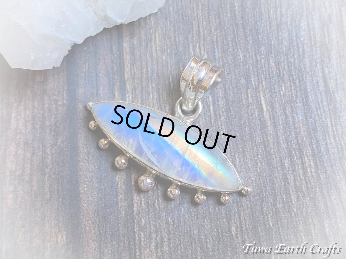 画像26: 【直感力アップ・潜在能力を引き出す】高品質レインボームーンストーン ペンダントトップ＊ヒーリングストーン ジュエリー天然石アクセサリー スピリチュアル 恋愛成就お守り (26)