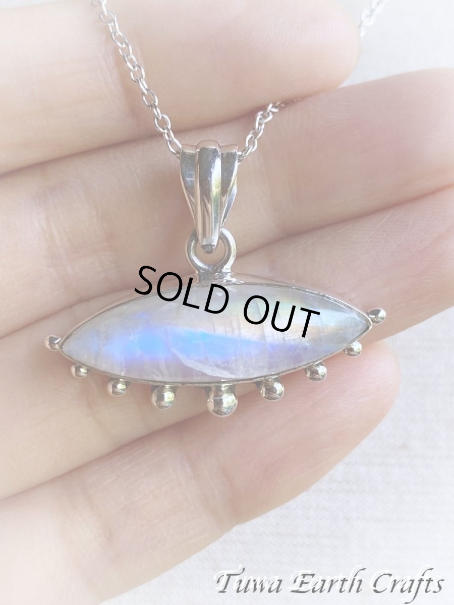 画像9: 【直感力アップ・潜在能力を引き出す】高品質レインボームーンストーン ペンダントトップ＊ヒーリングストーン ジュエリー天然石アクセサリー スピリチュアル 恋愛成就お守り (9)