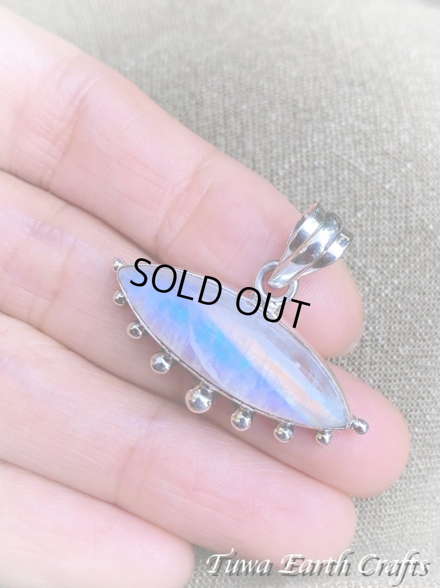 画像14: 【直感力アップ・潜在能力を引き出す】高品質レインボームーンストーン ペンダントトップ＊ヒーリングストーン ジュエリー天然石アクセサリー スピリチュアル 恋愛成就お守り (14)