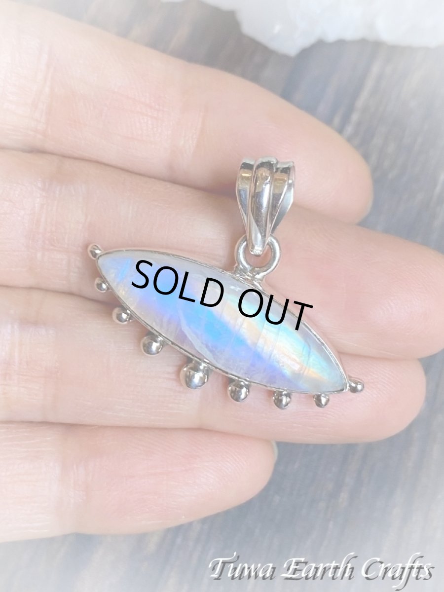 画像24: 【直感力アップ・潜在能力を引き出す】高品質レインボームーンストーン ペンダントトップ＊ヒーリングストーン ジュエリー天然石アクセサリー スピリチュアル 恋愛成就お守り (24)