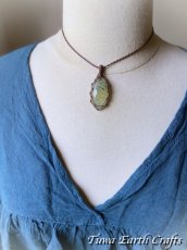 画像8: 【決断力アップ・自然との繋がり・癒し・断捨離】大ぶり高品質エピドート入りプレナイト（マリ産）ネックレス　ペンダント　ナチュラル★シンプル　ハンドメイド　マクラメ　天然石お守りアクセサリー　ヒーリングストーン  金属アレルギー対応　スピリチュアル (8)