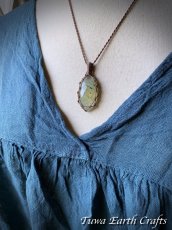 画像9: 【決断力アップ・自然との繋がり・癒し・断捨離】大ぶり高品質エピドート入りプレナイト（マリ産）ネックレス　ペンダント　ナチュラル★シンプル　ハンドメイド　マクラメ　天然石お守りアクセサリー　ヒーリングストーン  金属アレルギー対応　スピリチュアル (9)