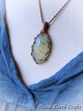 画像13: 【決断力アップ・自然との繋がり・癒し・断捨離】大ぶり高品質エピドート入りプレナイト（マリ産）ネックレス　ペンダント　ナチュラル★シンプル　ハンドメイド　マクラメ　天然石お守りアクセサリー　ヒーリングストーン  金属アレルギー対応　スピリチュアル (13)