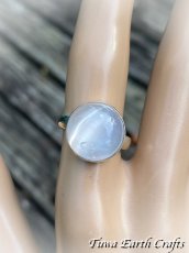 画像16: まんまる満月型🌕✨【浄化・夢の実現・決断力アップ】 高品質セレナイト リング 指輪 15号 キャッツアイ効果入り★1点もの パワーストーン お守り 天然石 アクセサリー スピリチュアル (16)