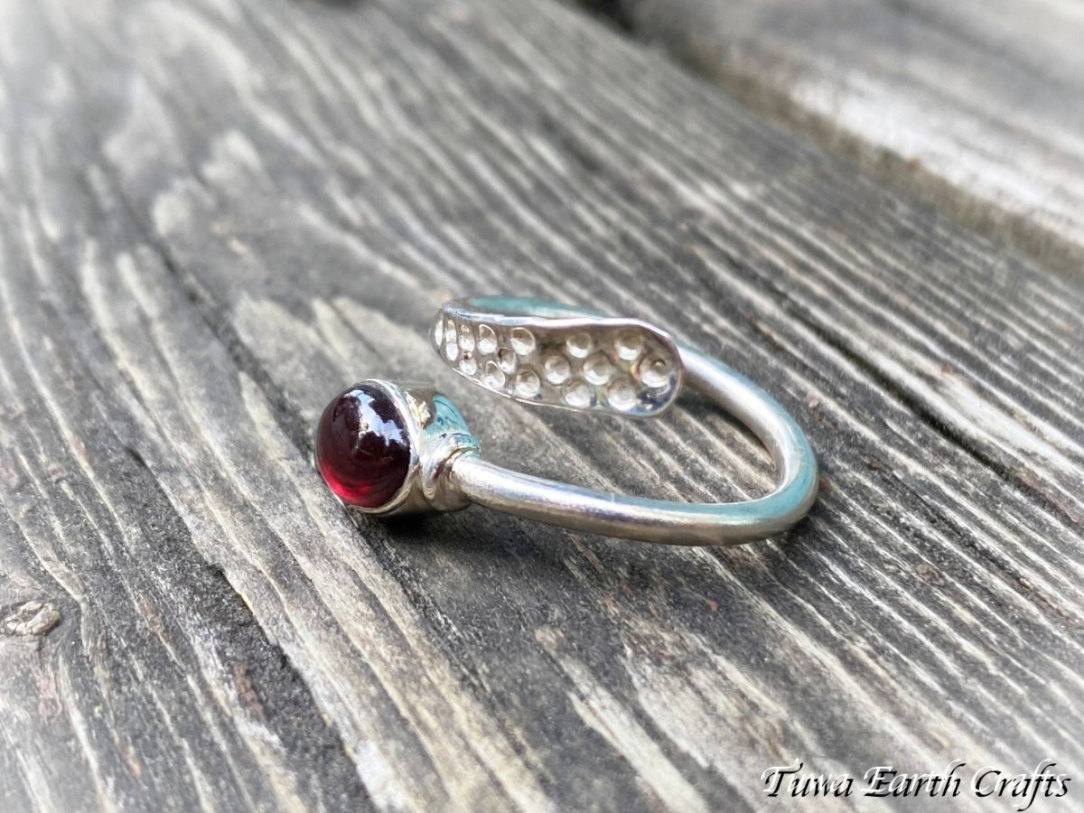 画像14: 【夢・目標の達成をサポート】高品質ロードライト ガーネット指輪リング  サイズ調節可能  15号 16号 17号 18号 1点ものハンドメイド天然石ジュエリーお守りヒーリングアクセサリー1月誕生石 (14)