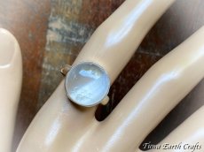 画像27: まんまる満月型🌕✨【浄化・夢の実現・決断力アップ】 高品質セレナイト リング 指輪 15号 キャッツアイ効果入り★1点もの パワーストーン お守り 天然石 アクセサリー スピリチュアル (27)