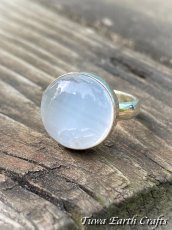 画像25: まんまる満月型🌕✨【浄化・夢の実現・決断力アップ】 高品質セレナイト リング 指輪 15号 キャッツアイ効果入り★1点もの パワーストーン お守り 天然石 アクセサリー スピリチュアル (25)