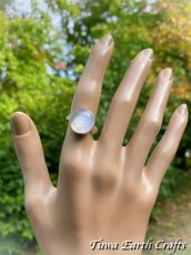 画像21: まんまる満月型🌕✨【浄化・夢の実現・決断力アップ】 高品質セレナイト リング 指輪 15号 キャッツアイ効果入り★1点もの パワーストーン お守り 天然石 アクセサリー スピリチュアル (21)