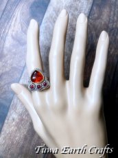 画像14: 【健康・長寿お守り】高品質 大ぶり 琥珀（アンバー）＆ガーネット指輪リング 1点もの 15号★天然石アクセサリーお守りパワーストーン ヒーリングジュエリー (14)