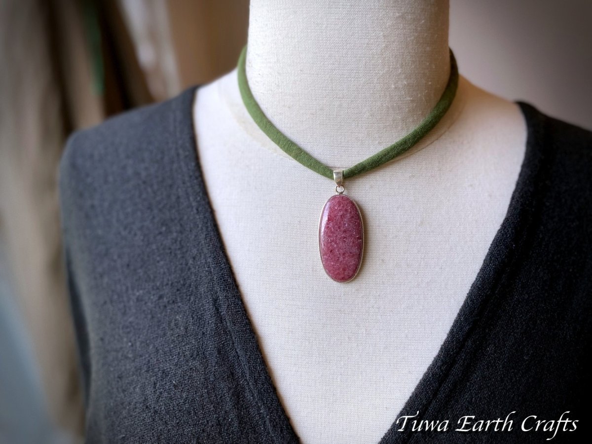 画像12: 【魔除け・行動力アップ】石全長４cm大ぶり♪ 高品質ロードナイト ペンダントトップ*バラ輝石  1点もの ヒーリングジュエリー お守り天然石パワーストーンアクセサリー (12)