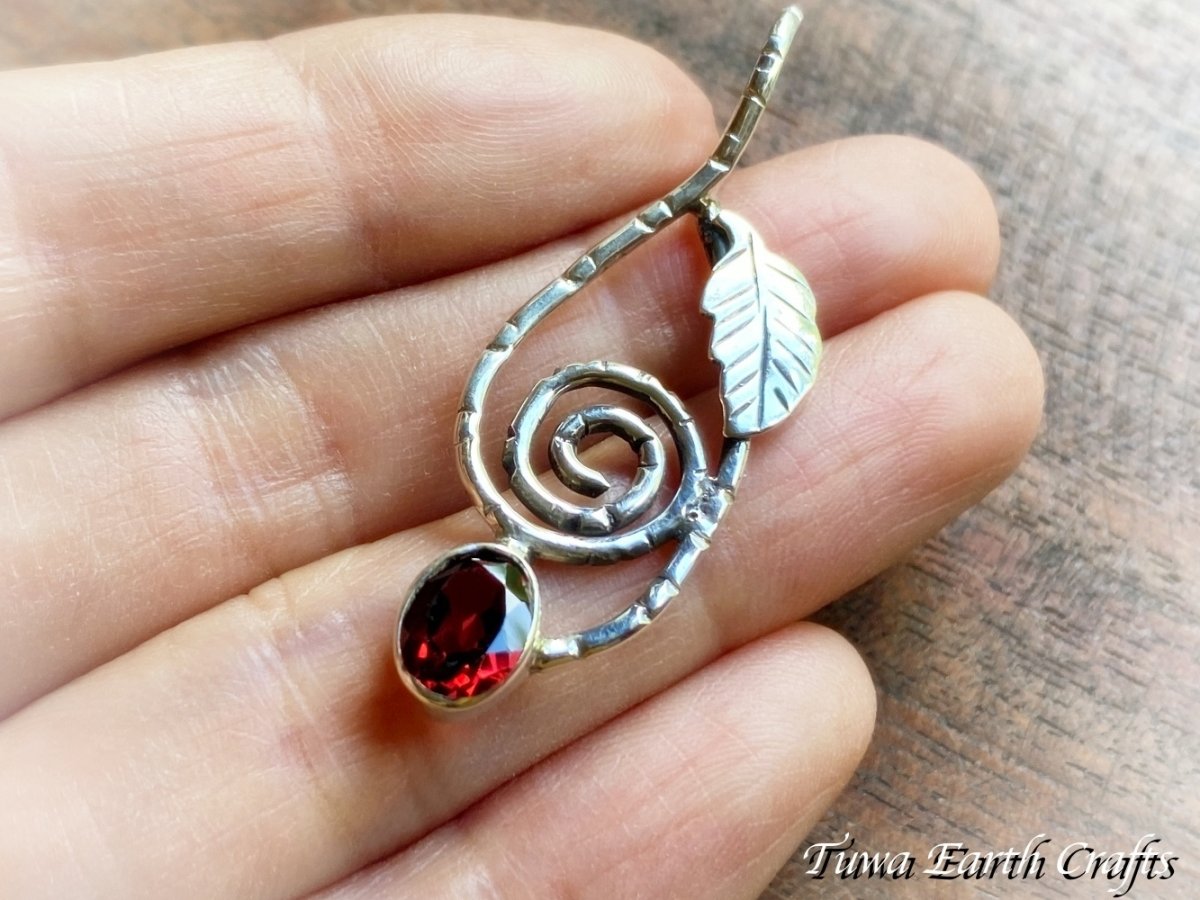 画像7: 【夢・目標の達成をサポート】大粒キラキラ宝石質ガーネット ペンダントトップ ヘソナイト　オレンジガーネット＊葉っぱ 植物モチーフ スパイラル 渦巻き 1点もの スターリングシルバー天然石パワーストーン アクセサリー ヒーリングお守りジュエリー  (7)