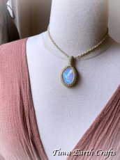 画像12: 【直感力アップ・潜在能力を引き出す】ファントム入り♪ 大ぶり高品質ブルームーンストーン ペンダント シンプル ネックレス 生成り★手編み マクラメ １点ものハンドメイド パワーストーン天然石ヒーリングお守りアクセサリー 金属アレルギー対応 (12)